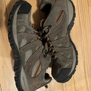 Columbia low top hiking shoes size 8.5